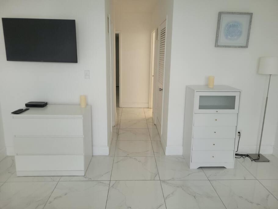 גולדן ביץ' Modern 1 Bedroom Condo, Steps From Beach, Free Parking! מראה חיצוני תמונה