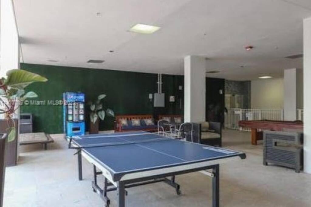 גולדן ביץ' Modern 1 Bedroom Condo, Steps From Beach, Free Parking! מראה חיצוני תמונה