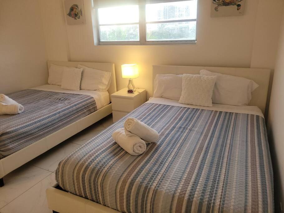 גולדן ביץ' Modern 1 Bedroom Condo, Steps From Beach, Free Parking! מראה חיצוני תמונה